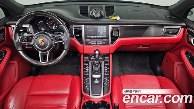 Porsche Macan — interior