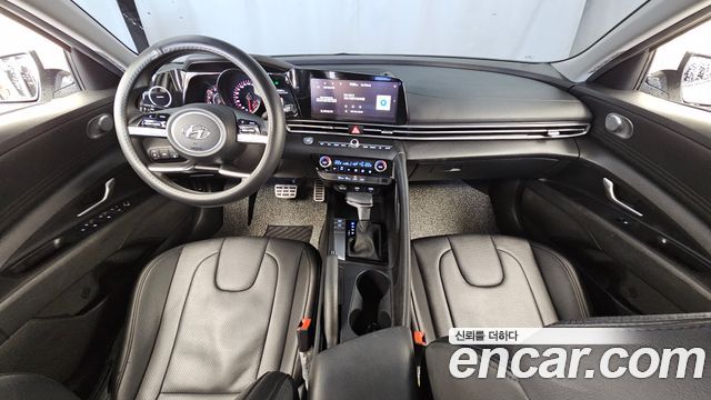 Hyundai Avante — interior