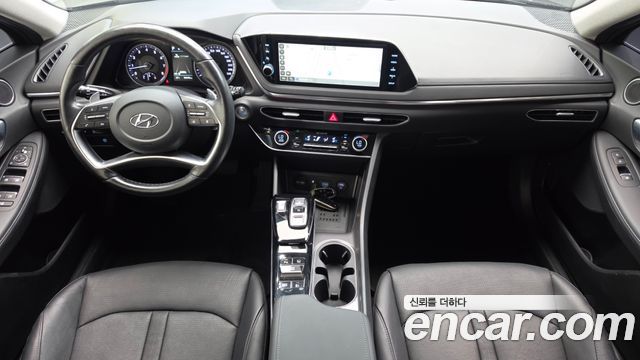 Hyundai Sonata — interior