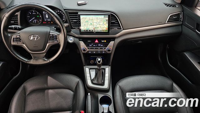 Hyundai Avante — interior