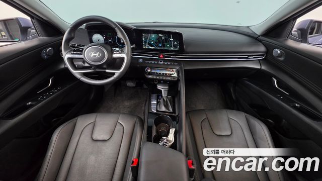 Hyundai Avante — interior