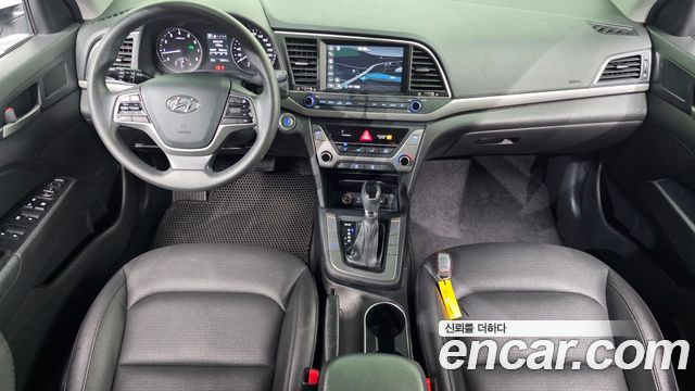 Hyundai Avante — interior