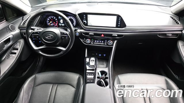 Hyundai Sonata — interior