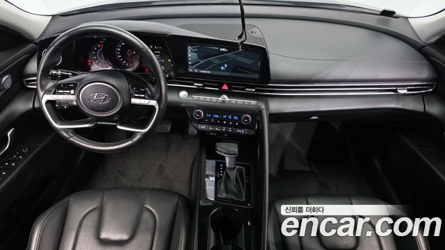 Hyundai Avante — interior
