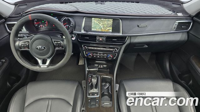 Kia K5 — interior