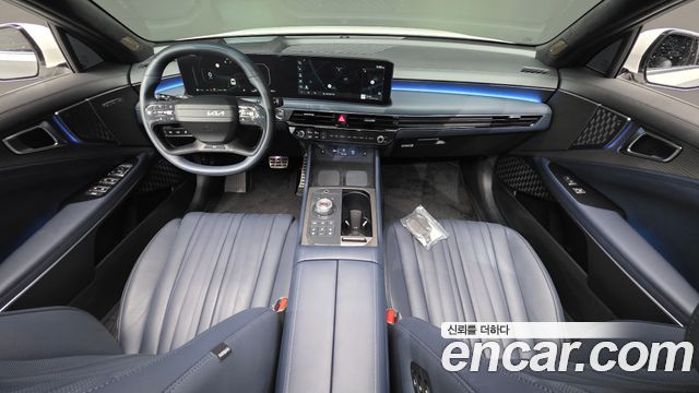 Kia K8 — interior