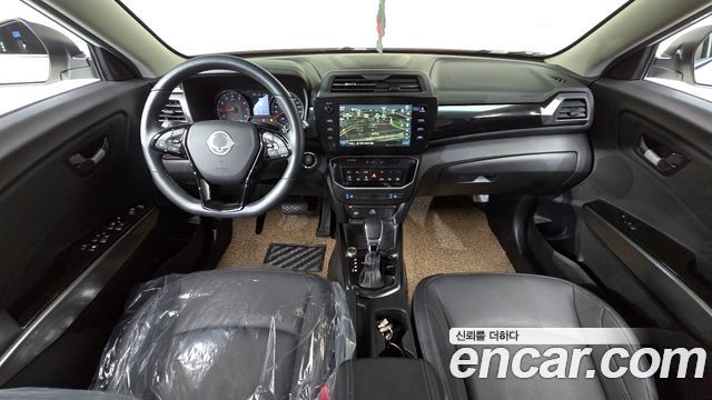 KG Mobility Tivoli — interior