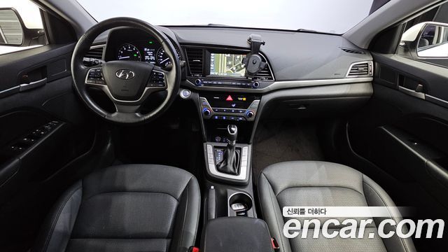 Hyundai Avante — interior