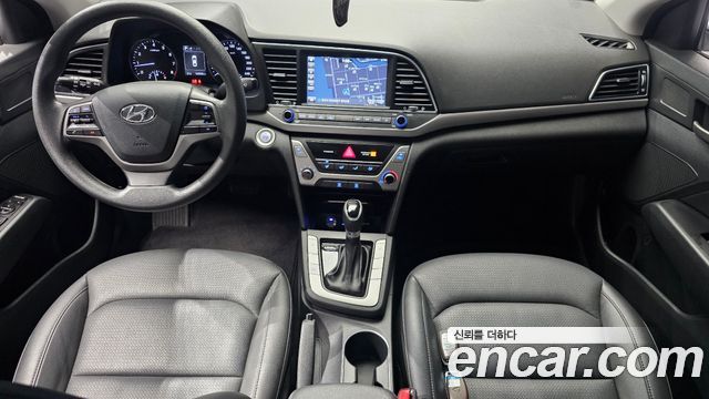 Hyundai Avante — interior