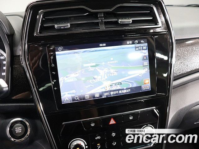 KG Mobility Tivoli — interior