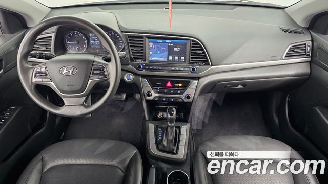 Hyundai Avante — interior