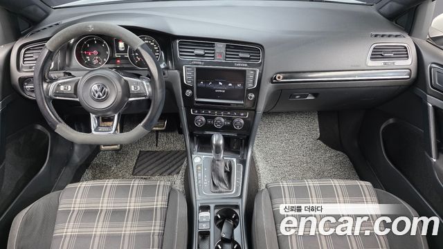 Volkswagen Golf — interior