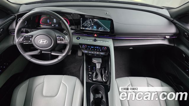 Hyundai Avante — interior