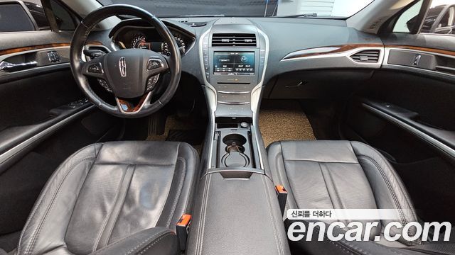 Lincoln MKZ — interior