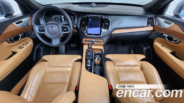 Volvo XC90 — interior