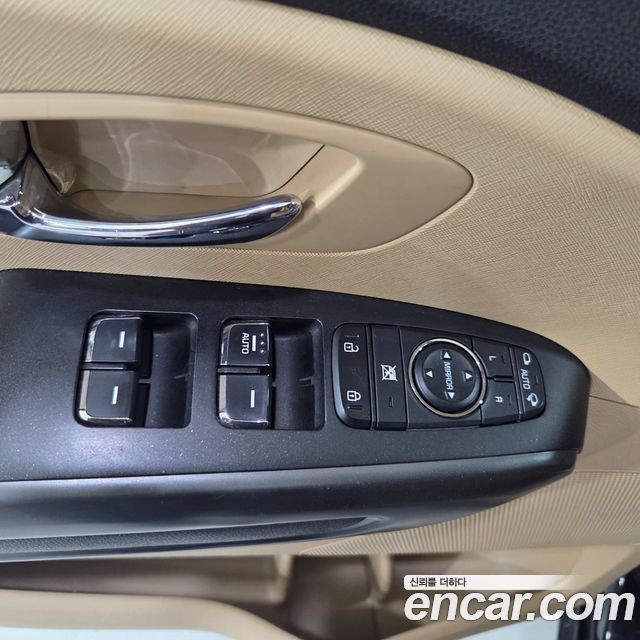 Kia Carnival — interior