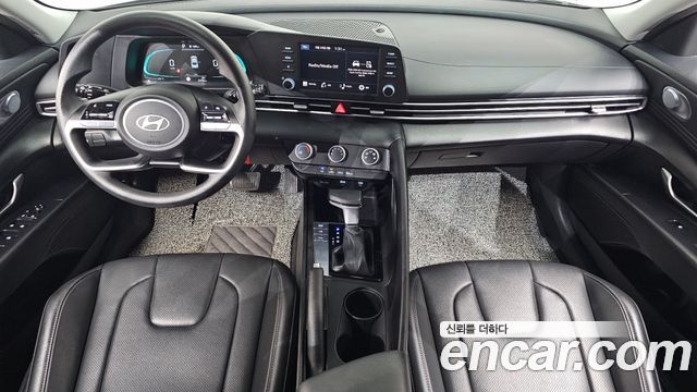 Hyundai Avante — interior