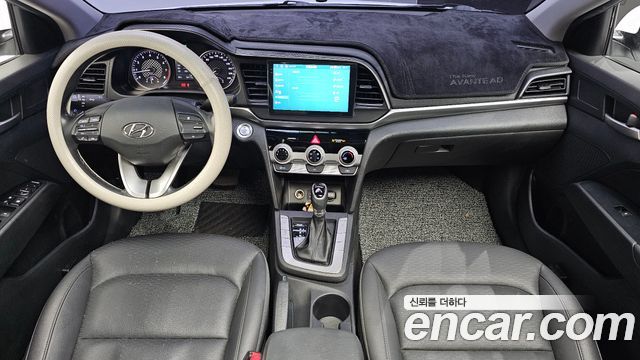 Hyundai Avante — interior