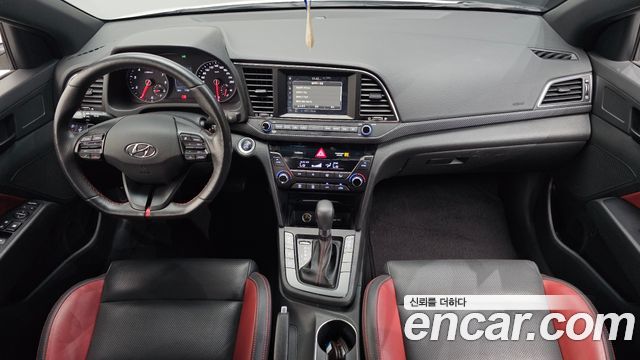 Hyundai Avante — interior