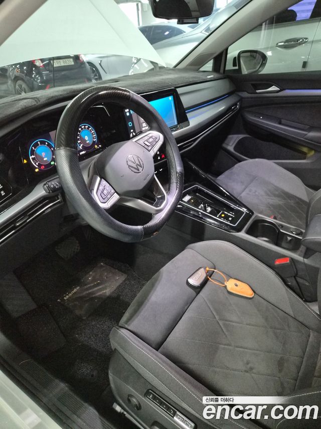 Volkswagen Golf — interior