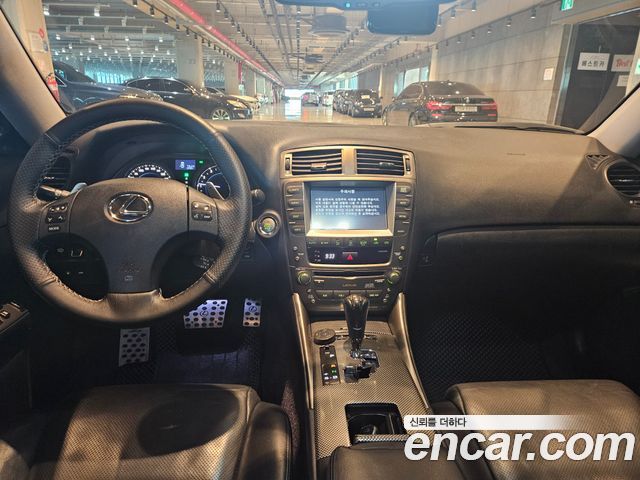 Lexus IS — interior