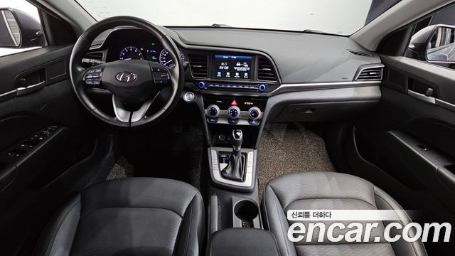 Hyundai Avante — interior