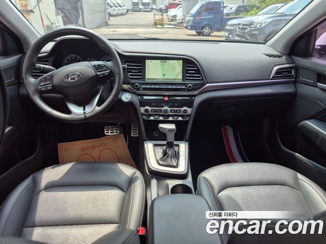 Hyundai Avante — interior