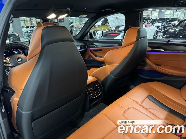 BMW M5 — interior