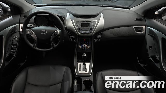 Hyundai Avante — interior