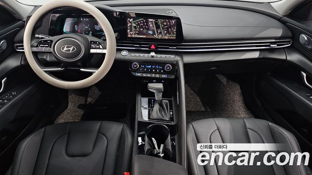 Hyundai Avante — interior