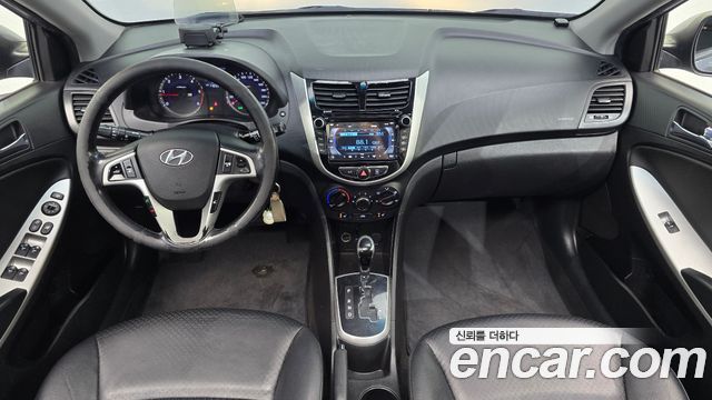 Hyundai Accent — interior