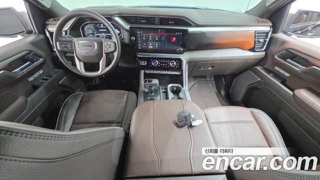 GMC Sierra — interior