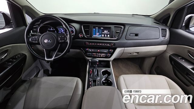Kia Carnival — interior