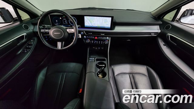 Hyundai Sonata — interior