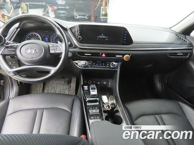 Hyundai Sonata — interior
