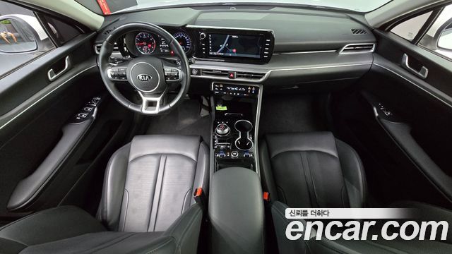 Kia K5 — interior