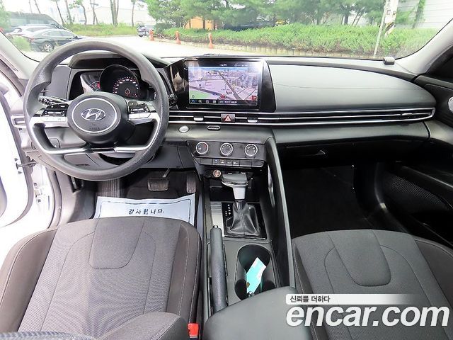 Hyundai Avante — interior