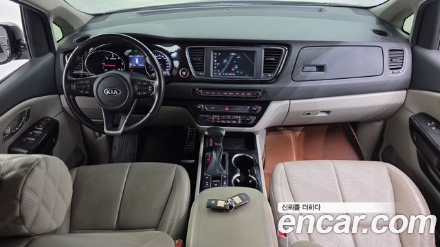 Kia Carnival — interior