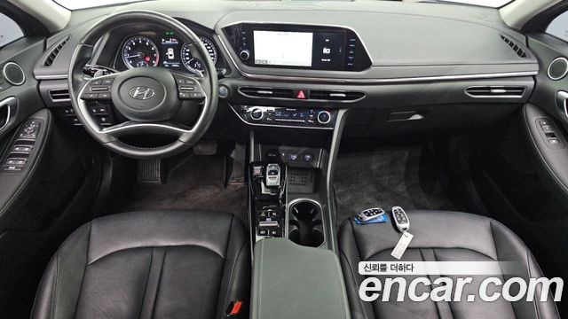Hyundai Sonata — interior