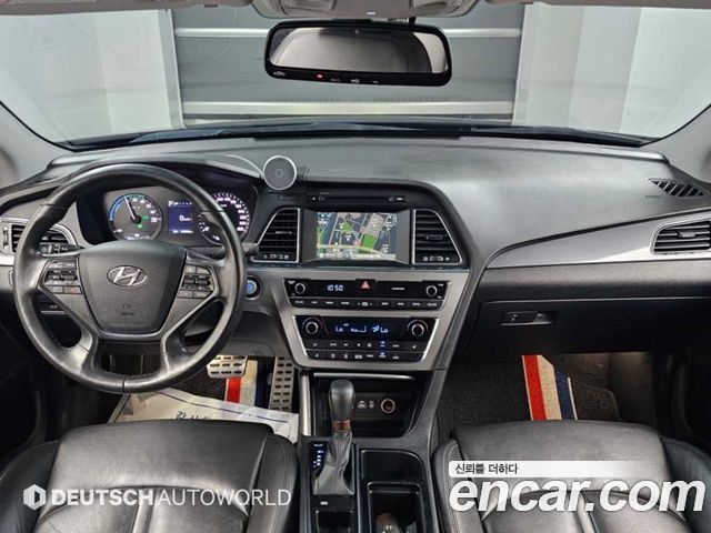 Hyundai Sonata — interior