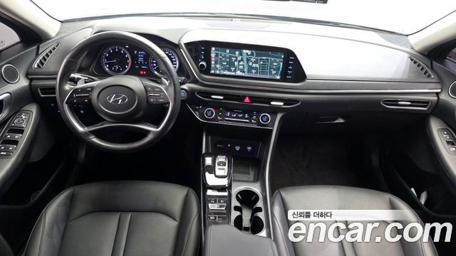 Hyundai Sonata — interior