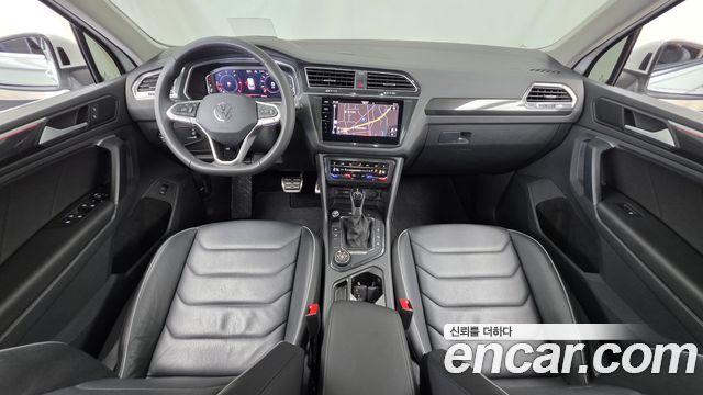 Volkswagen Tiguan — interior