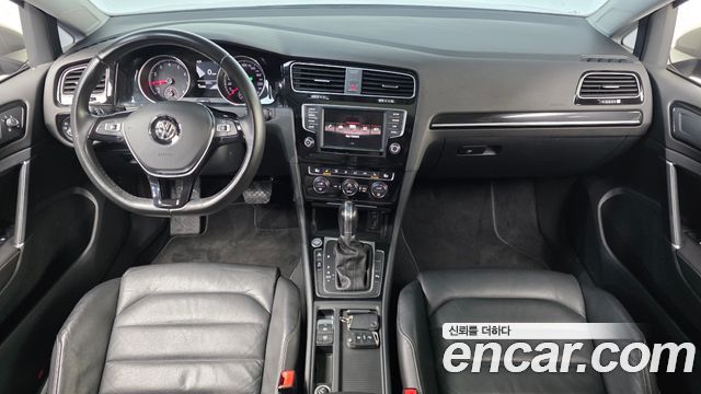 Volkswagen Golf — interior