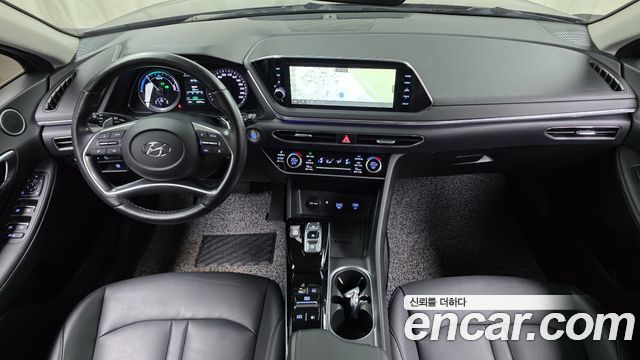 Hyundai Sonata — interior