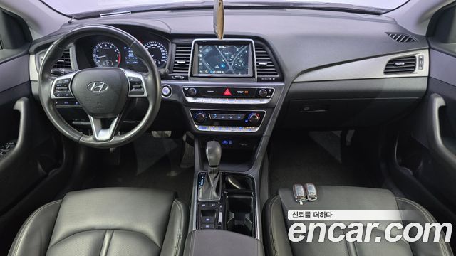 Hyundai Sonata — interior