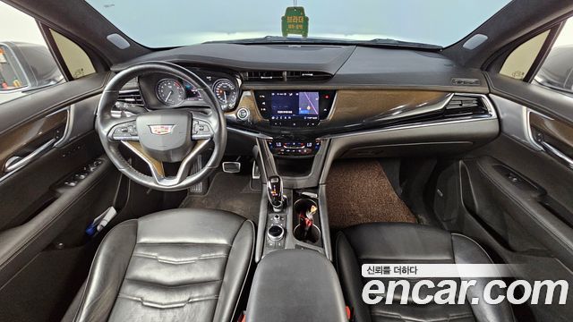 Cadillac XT6 — interior
