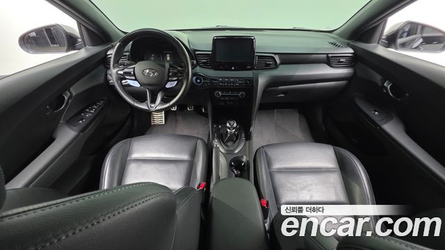 Hyundai Veloster — interior