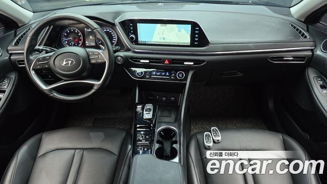 Hyundai Sonata — interior