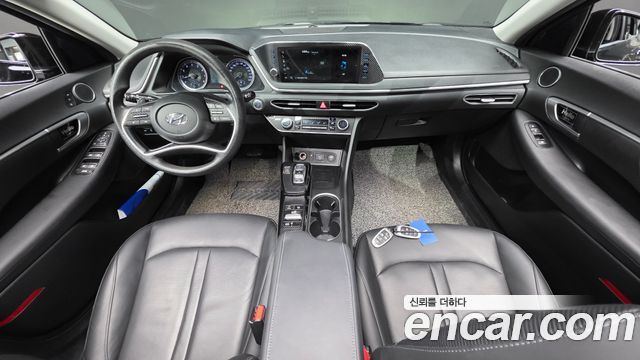 Hyundai Sonata — interior