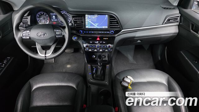 Hyundai Avante — interior